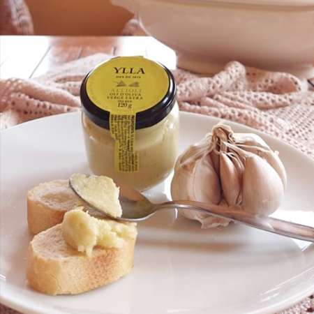 alioli garlic mayonnaise with natural ingredients
